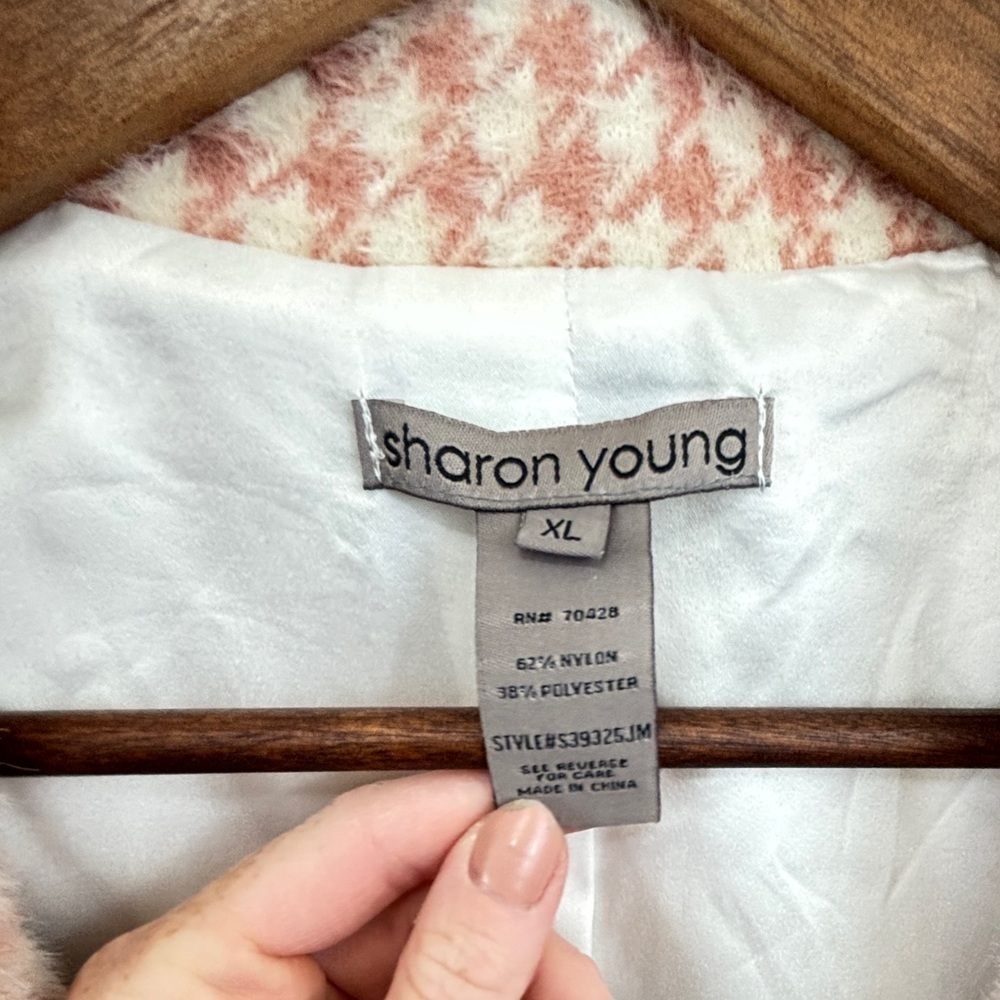 Sharon Young White and Pink Garment - Picture 3 of 3